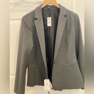 New with tags Express blazer. It’s made of stretchy materials.